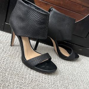LOVIN ANKLE CUFF HEELS BY GIANNI BINI